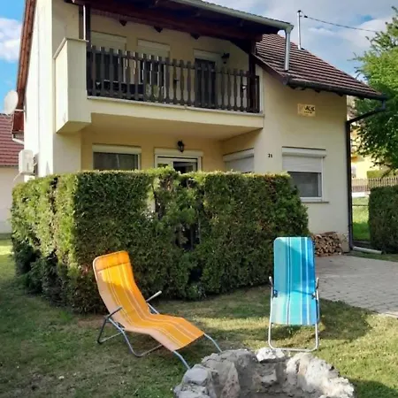 Várlak *